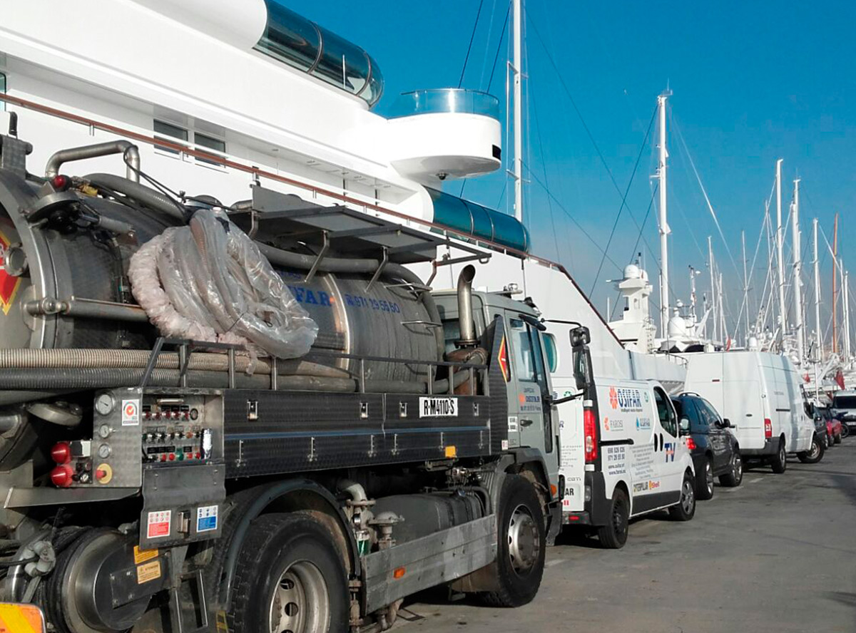 Osifar yacht tanks cleaning
